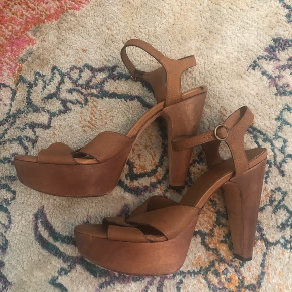🌟 Michael Kors Leather and Wood Heel 🌟 Size 8 - Picture 3 of 7